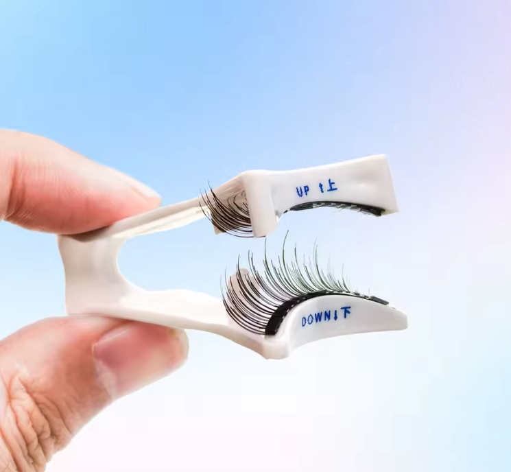 AuraCharm Magnetic Eye Lash Tool